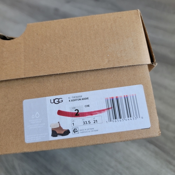 UGG Ashton Addie Waterproof Boot - Picture 11 of 12